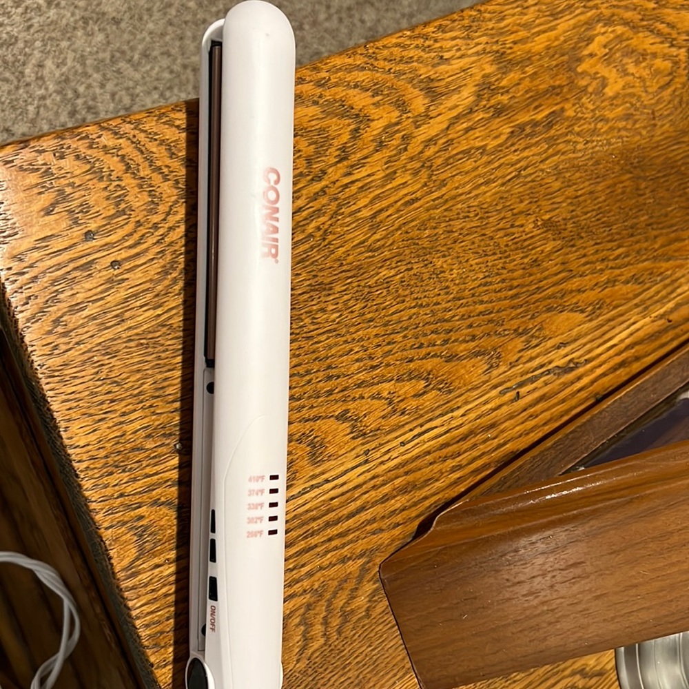 Conair flat iron NWOT